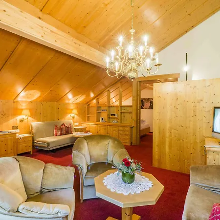 فندق Montafoner Hof 4*